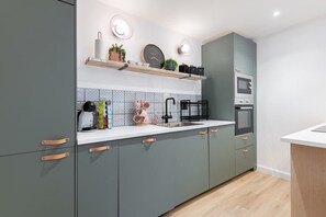 Fridge, microwave, oven, stovetop - The Pinkish House - 4 bed home in the town centre (Blairgowrie)