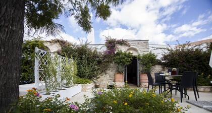 Trullo Bouganville by Pugliadamare