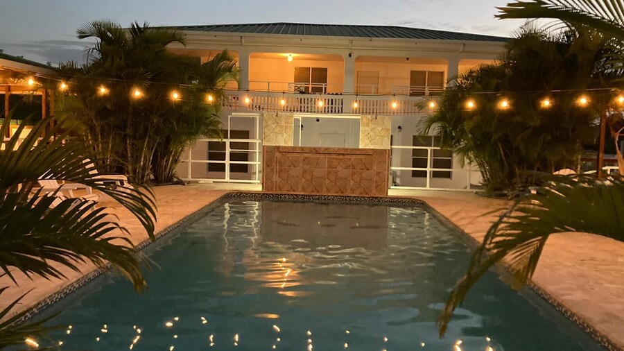 El Flamingo Beach Club