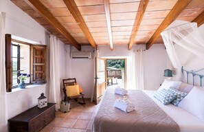 3 soveværelser, pengeskab på værelset, strygejern/strygebræt