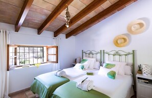 3 chambres, coffre-fort, fer et planche à repasser