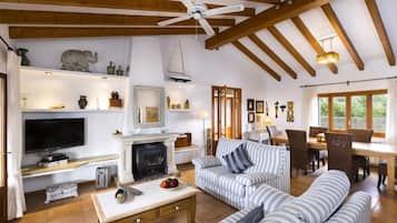 Télévision, table de tennis de table