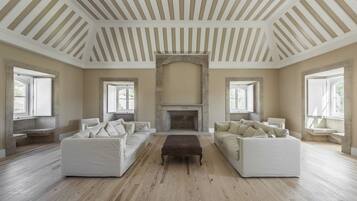 Deluxe Cottage | Living area