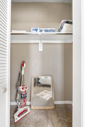 Interior - Cozy 1bdr/1br near downtown (Sacramento)
