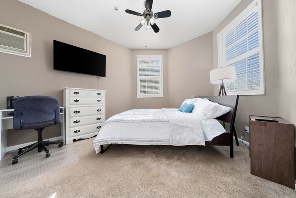 1 bedroom, desk, free WiFi, bed sheets