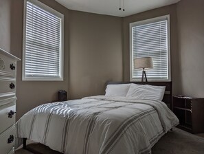 1 bedroom, desk, free WiFi, bed sheets - Cozy 1bdr/1br near downtown (Sacramento)
