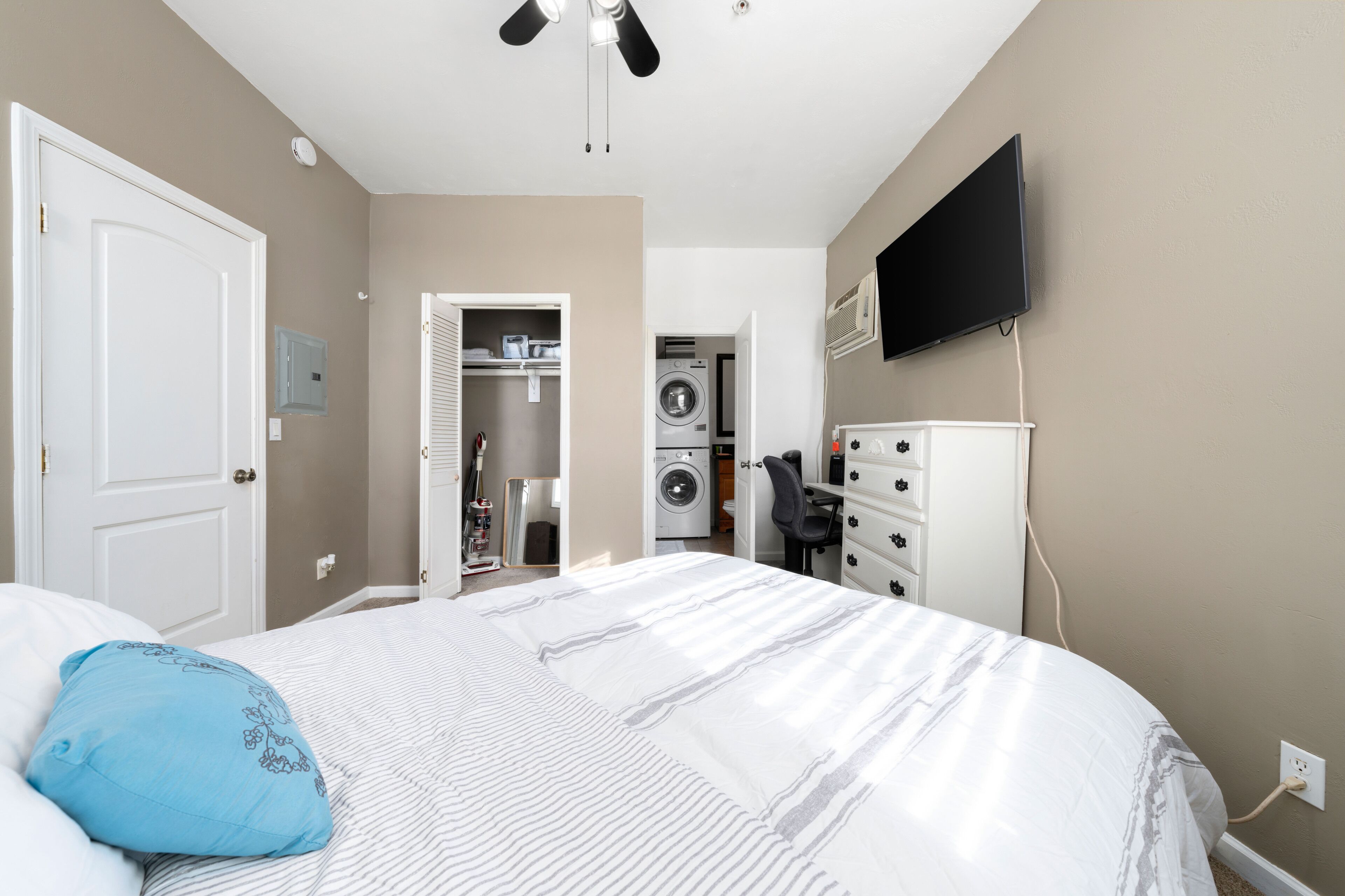 1 多间卧室、办公桌、免费 WiFi、床单