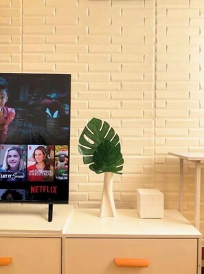 Unclassified image, 4 of 17, button