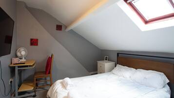1 bedroom, iron/ironing board, free WiFi