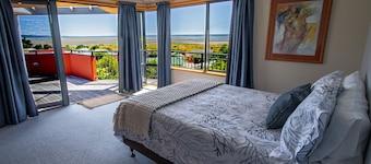 Aorere House - Collingwood Holiday Home