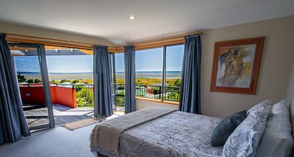 Aorere House - Collingwood Holiday Home