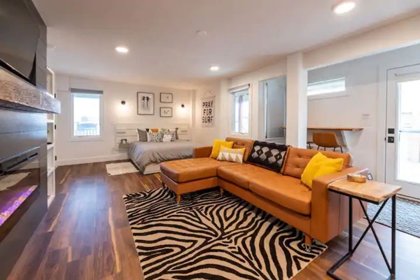 Smart TV, fireplace
