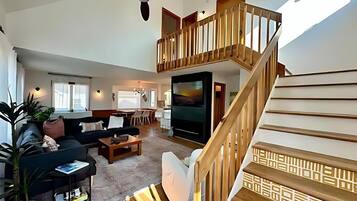 Smart-TV, peis og bøker