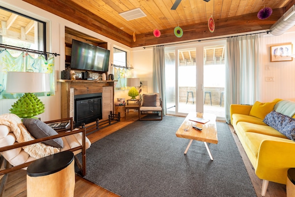 Télévision, cheminée