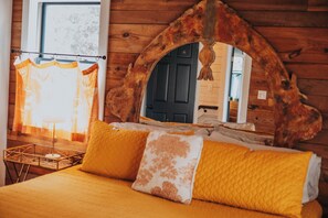 2 bedrooms, iron/ironing board, free WiFi, bed sheets - Waterfront Treasure - Main WIE House (Kitty Hawk)