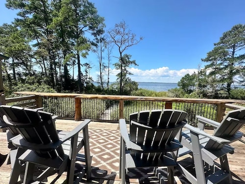 Waterfront Treasure - Main WIE House