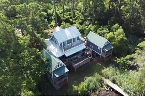 Exterior - H2OMG - WIE Houses - Pod Zeus (Kitty Hawk)