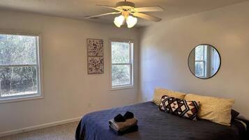 3 bedrooms, iron/ironing board, WiFi, bed sheets