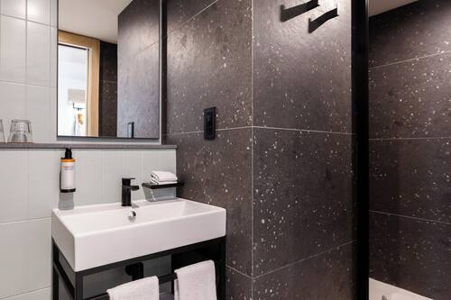 Standard Twin Room | Bathroom