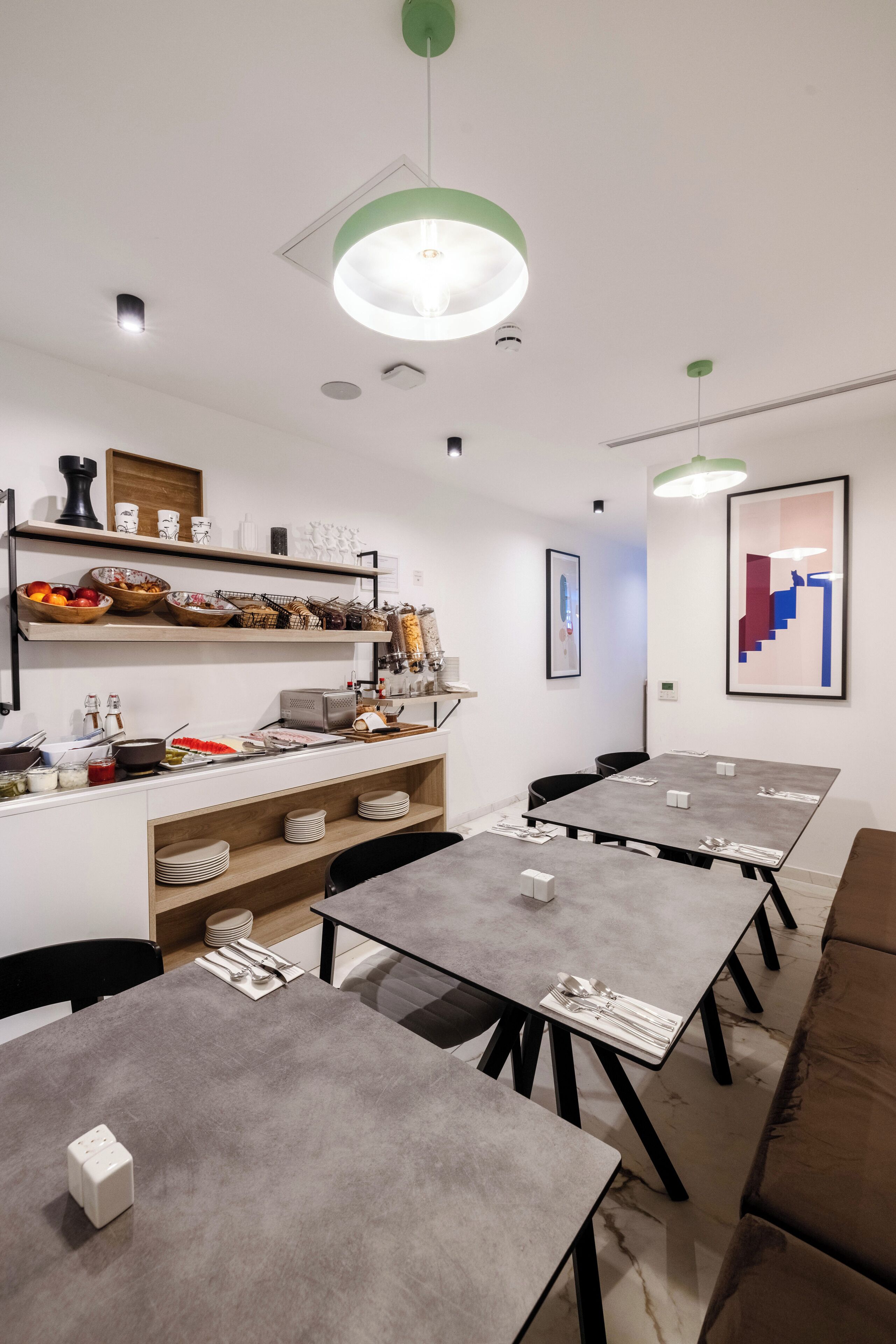 Tägliches kontinentales Frühstück (15 EUR pro Person)