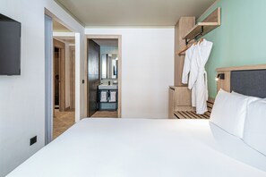 Junior Suite | Down duvets, minibar, in-room safe, desk - Hotel Scirocco St. Julian's, Affiliated by Meliá (St. Julian's)