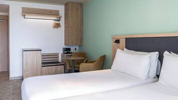Standard Twin Room | Down comforters, minibar, in-room safe, desk