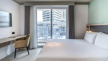Standard Room, 1 King Bed | 1 bedroom, minibar, free WiFi, bed sheets