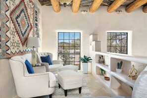 Interior - Adobe Alegre - Walk to Canyon Rd (Santa Fe)