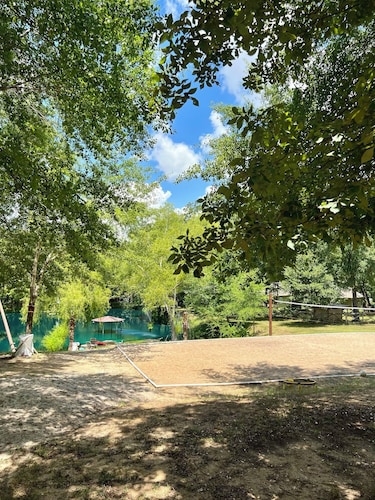 The Manor_4 BR w/ Pool Table, Swimming Pond, and Sand Volleyball