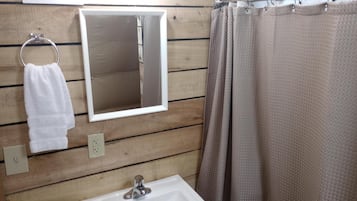 Deluxe tent | Badkamer | Gratis toiletartikelen, zeep, shampoo, toiletpapier