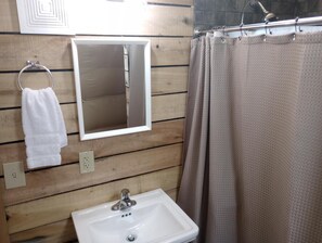 Deluxe tent | Badkamer | Gratis toiletartikelen, zeep, shampoo, toiletpapier