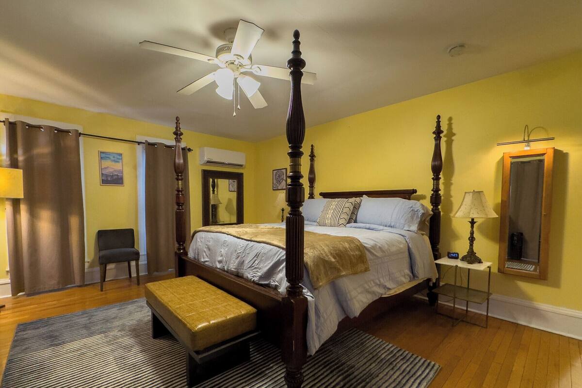 Deluxe House | Iron/ironing board, free WiFi, bed sheets