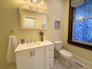 Deluxe House | Bathroom | Free toiletries, soap, shampoo, toilet paper - GlampOut Resort - Elk River (Sutton)