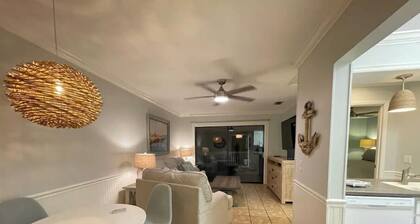 Redesigned condo in oceanfront community!