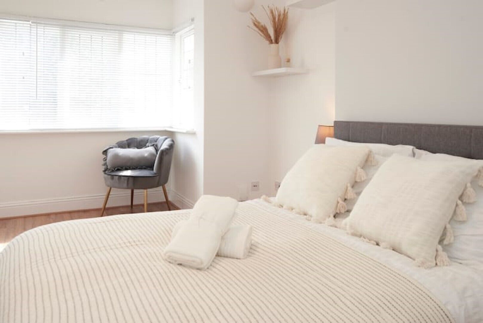 3 slaapkamers, een strijkplank/strijkijzer, wifi, beddengoed