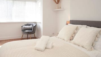 3 bedrooms, iron/ironing board, WiFi, bed sheets