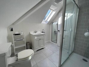 Apartment, 2 Queen Beds | Bathroom | Shower, towels - Luxurious Estate 2bed Annex (Abingdon)