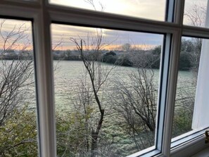 Apartment, 2 Queen Beds | Interior - Luxurious Estate 2bed Annex (Abingdon)