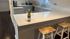 Apartment, 2 Queen Beds | Dining - Luxurious Estate 2bed Annex (Abingdon)