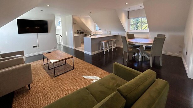 Apartment, 2 Queen Beds | Living area - Luxurious Estate 2bed Annex (Abingdon)