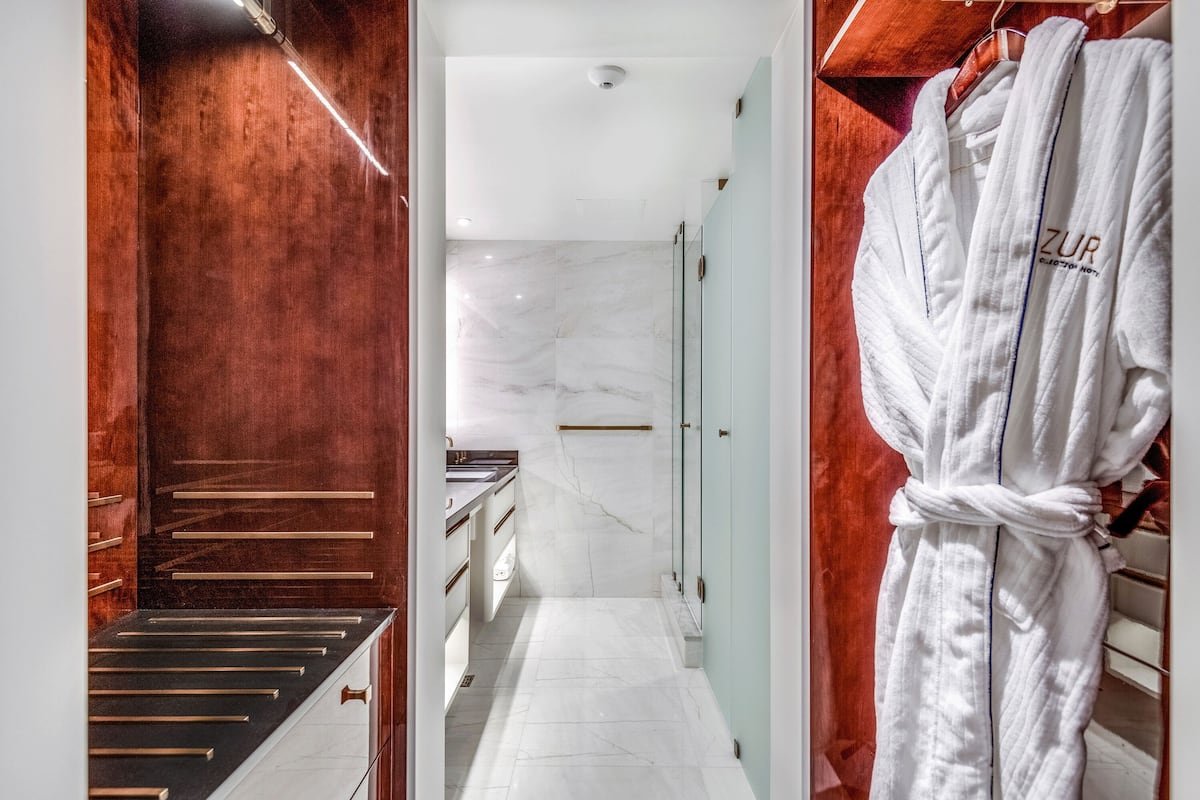 Designer-hygieniatuotteet, hiustenkuivaaja, kylpytakit, tohvelit