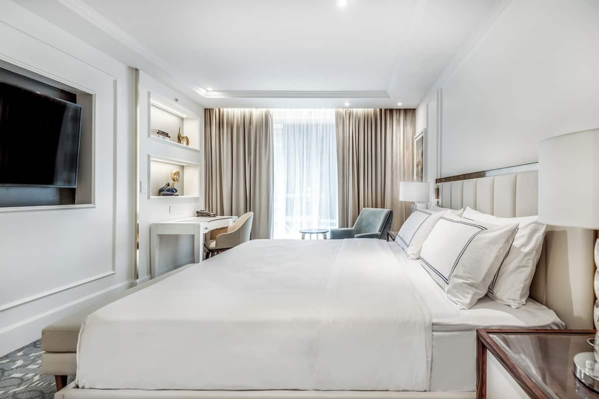 Room (Tanzanite King) | 1 bedroom, in-room safe, individually decorated, individually furnished