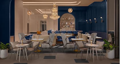 AZUR Legacy Collection Hotel