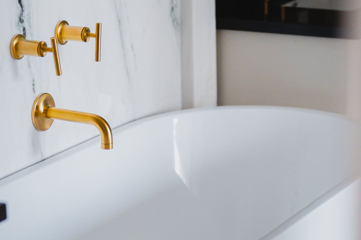 Sviitti, 2 makuuhuonetta (Blue Diamond) | Kylpyhuone | Designer-hygieniatuotteet, hiustenkuivaaja, kylpytakit, tohvelit