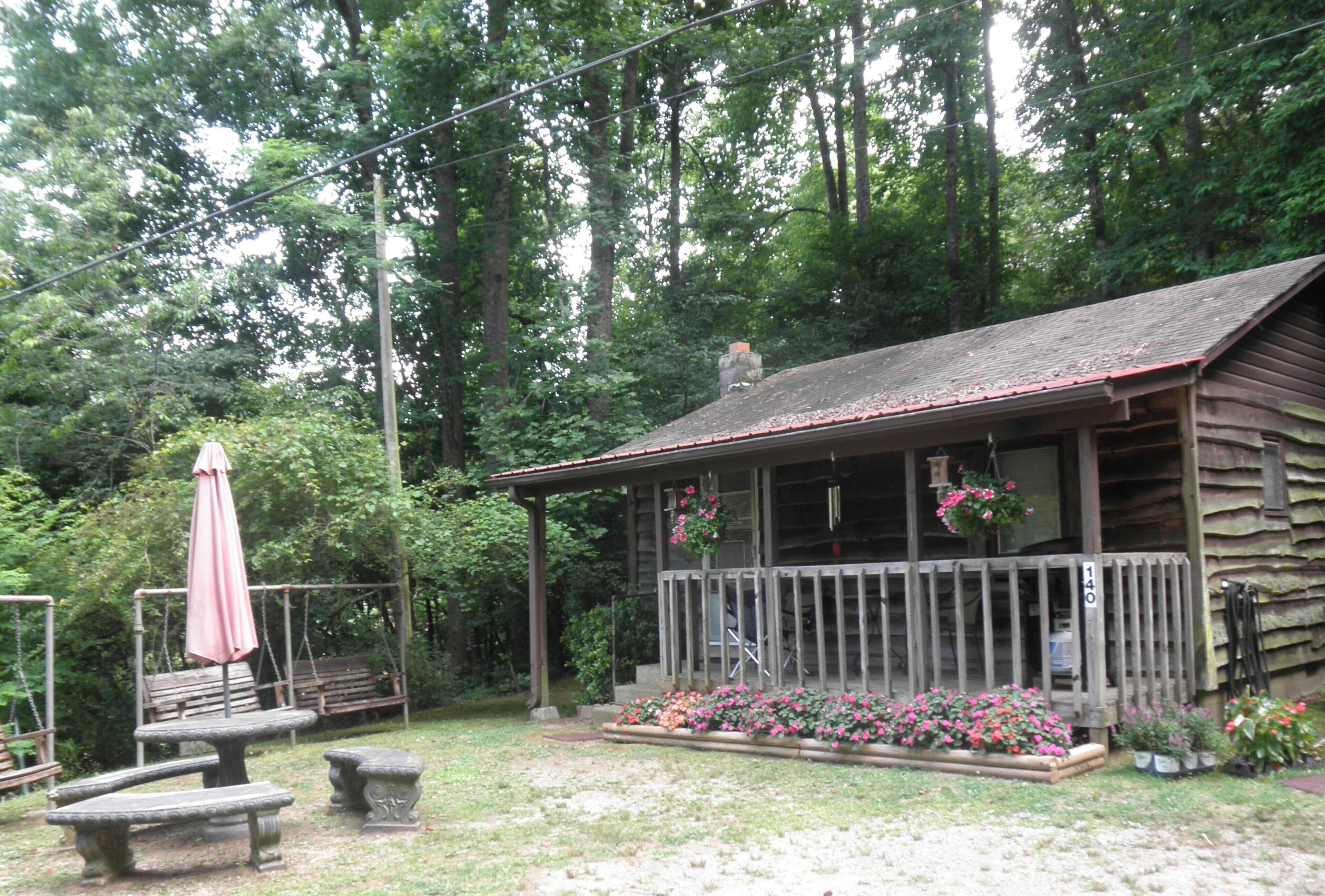 Peaceful Romantic Getaway - Sleeps 4 - Lavendar Cabin