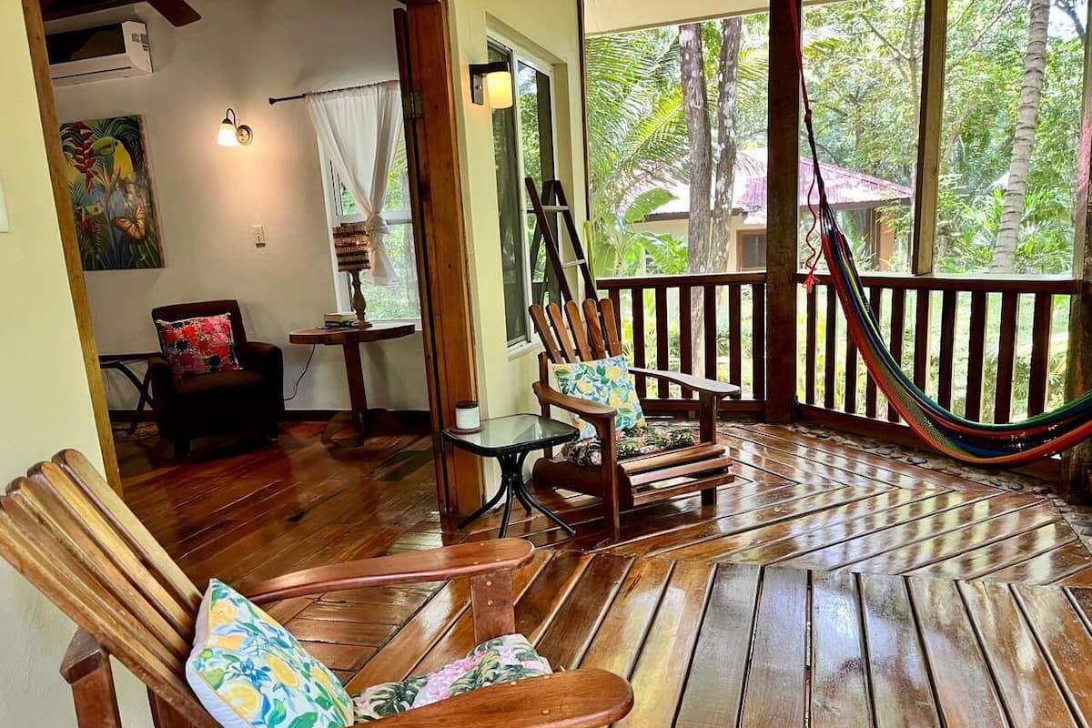 Romantic Cabin, 1 King Bed, Balcony, Garden View