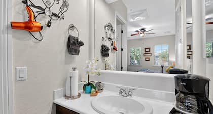 Elm Casita (Studio Apartment) by RedAwning