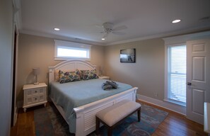 5 bedrooms, WiFi, bed sheets