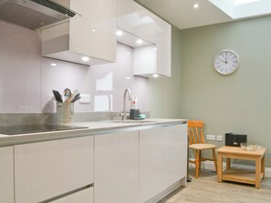 Lave-vaisselle, chaise haute, congélateur