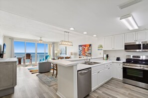 Fridge, microwave, oven, stovetop - Emerald Key 502 (Orange Beach)